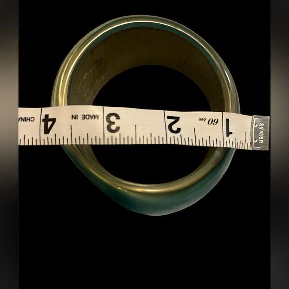 Vintage Wide & Chunky Asymmetrical Bangle Bracelet in Variegated Turquoise. - Picture 4 of 4